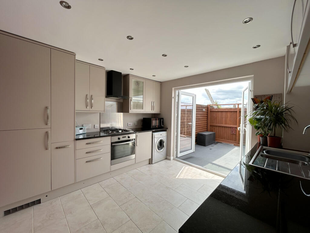 3 bedroom flat for sale in Mitton Way, Mitton, Tewkesbury, GL20