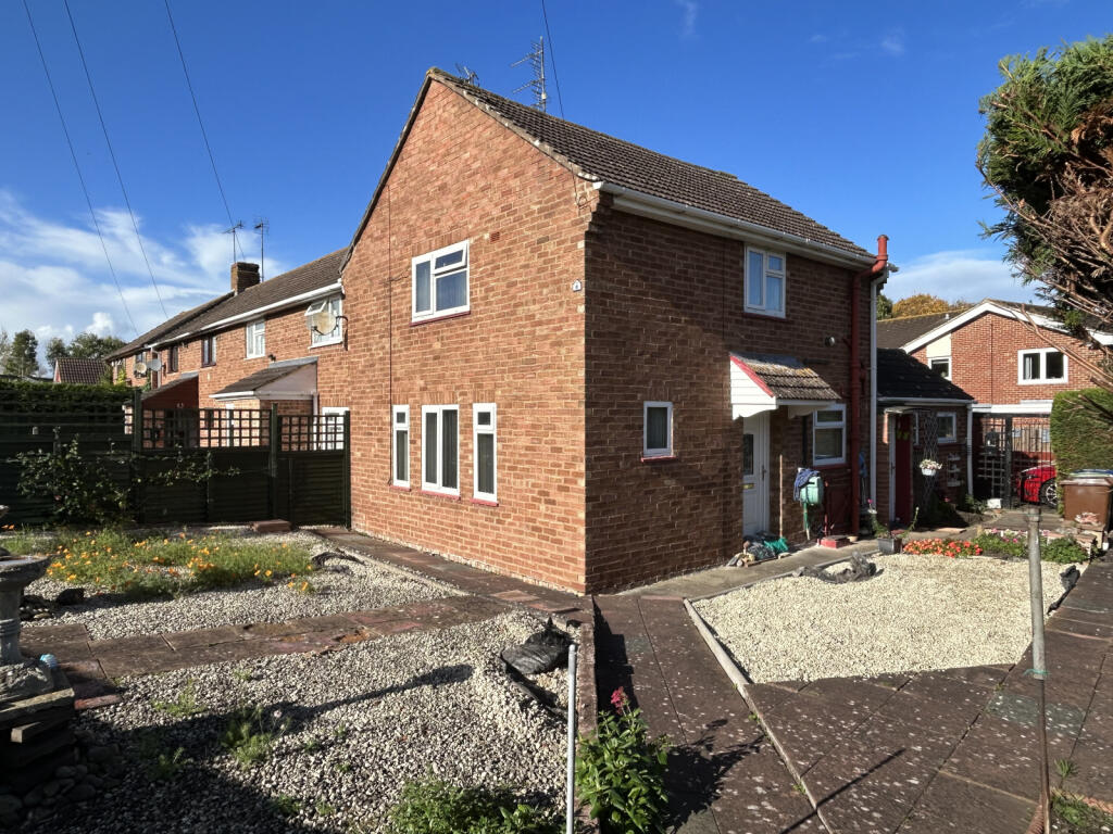 2 bedroom end of terrace house for sale in Wenlock Road, Priors Park