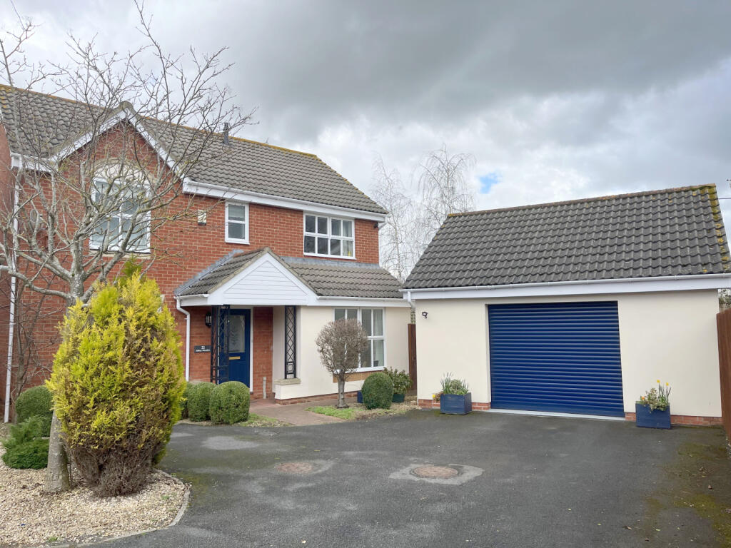 4 bedroom detached house for sale in Abbey Meadow, Stonehills