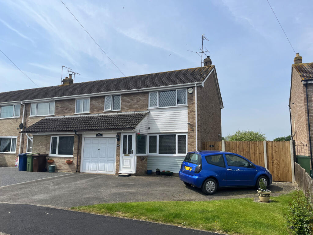 3 bedroom end of terrace house for sale in Warren Road, Northway