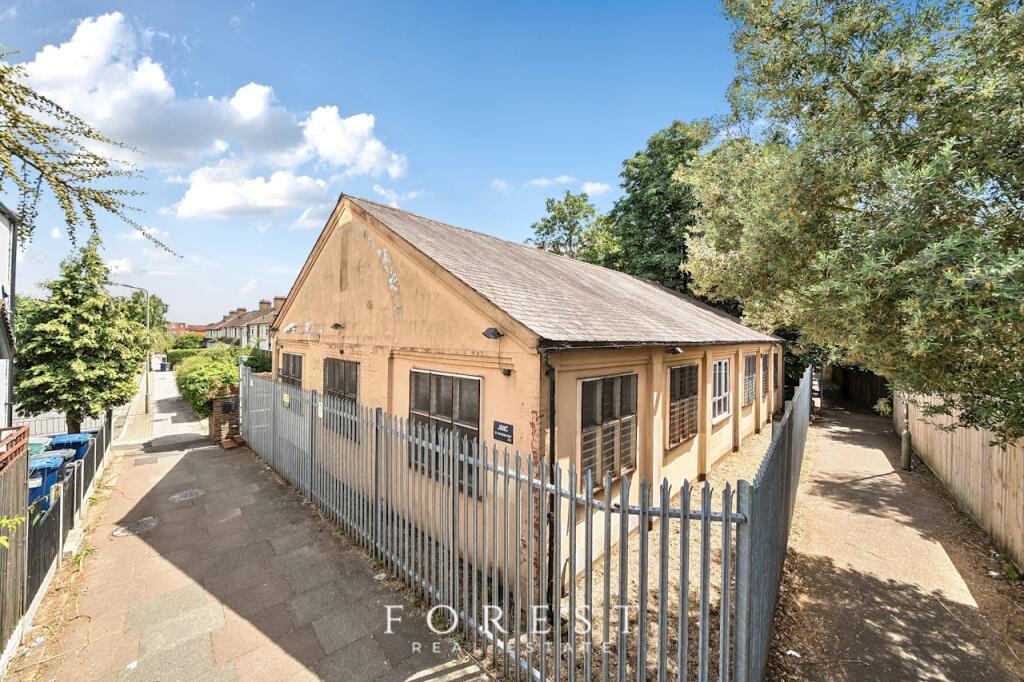 Main image of property: 23 Ravenshurst Avenue, Hendon, NW4 4EE