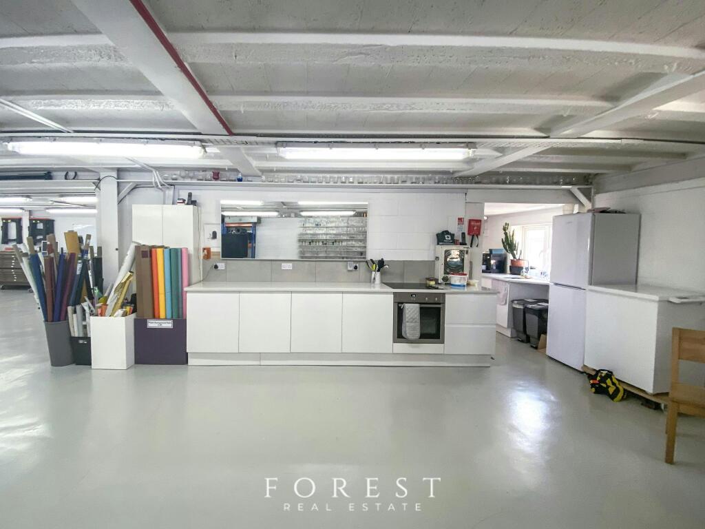 Unit 4 1a Cullen Way Park Royal London NW10 6JZ Industrial unit to let Int 1.jpg