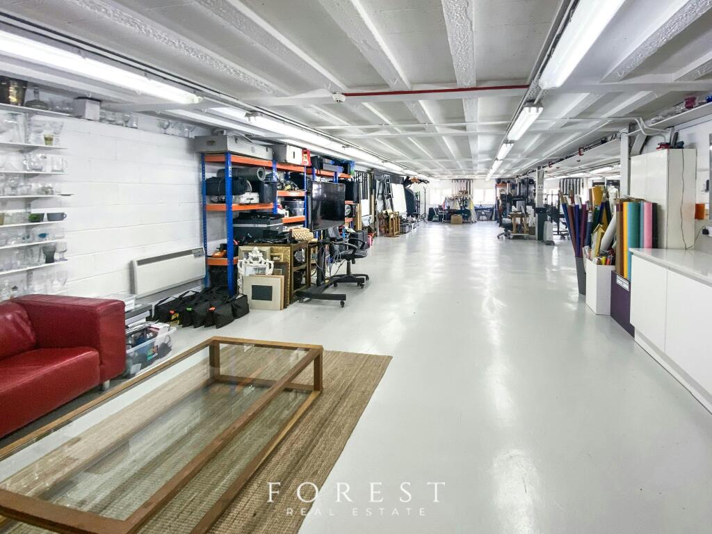 Unit 4 1a Cullen Way Park Royal London NW10 6JZ Industrial unit to let Int 4.jpg