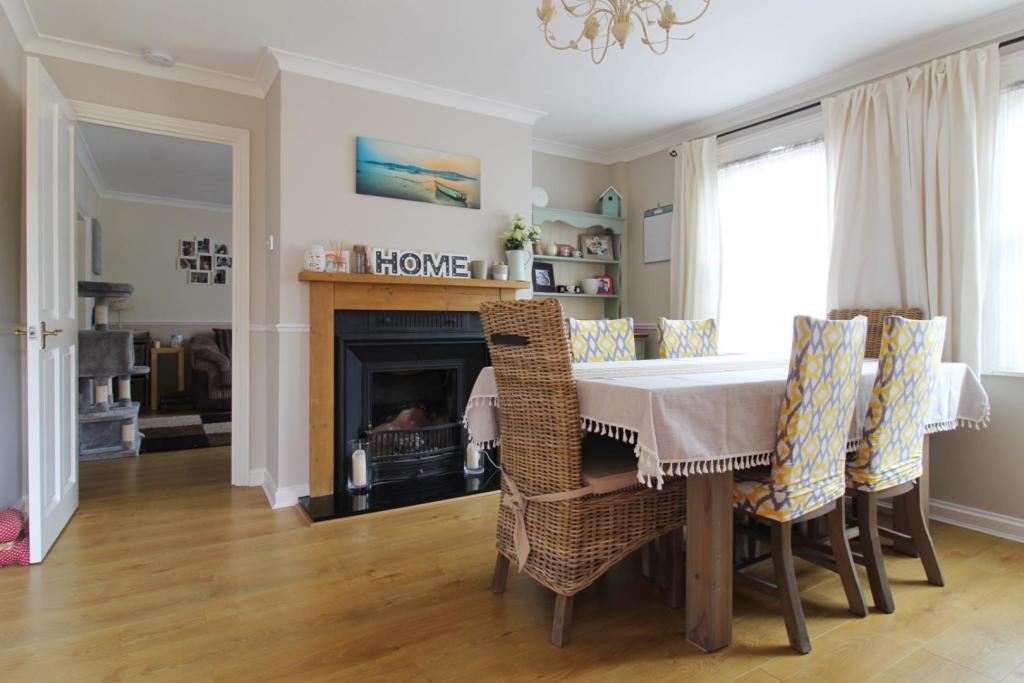 4 bedroom detached house for sale in Waresley Road, Gamlingay, Sandy, SG19