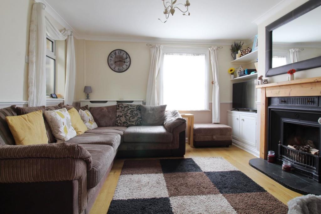 4 bedroom detached house for sale in Waresley Road, Gamlingay, Sandy, SG19