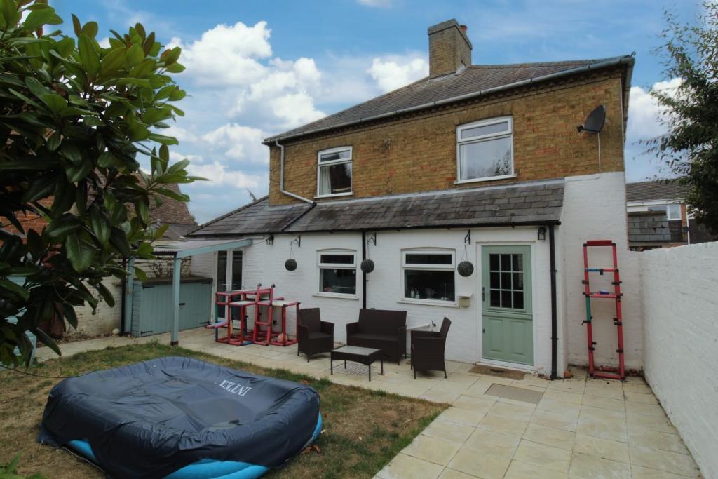 4 bedroom detached house for sale in Waresley Road, Gamlingay, Sandy, SG19