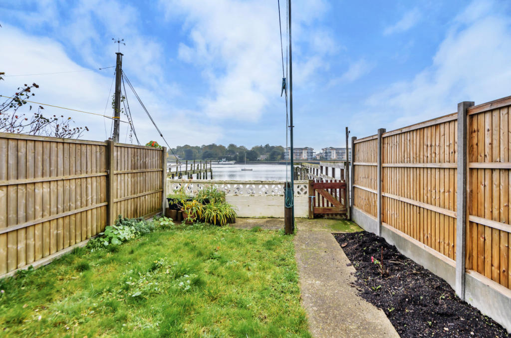 3 bedroom semidetached house for sale in Priory Road, St Denys