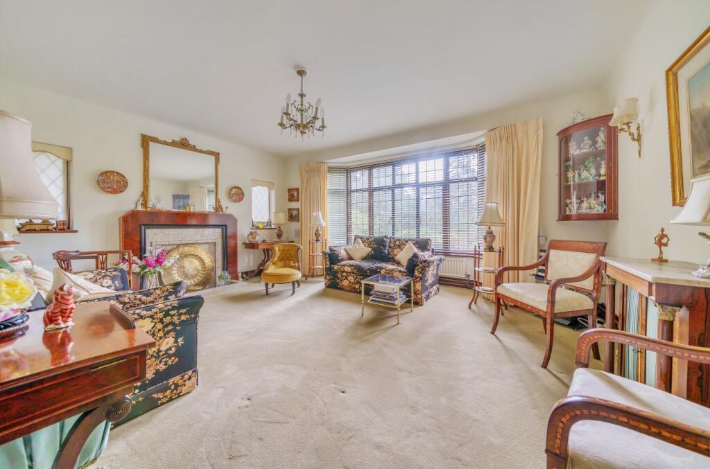 5 bedroom detached house for sale in Chilworth Road, Chilworth