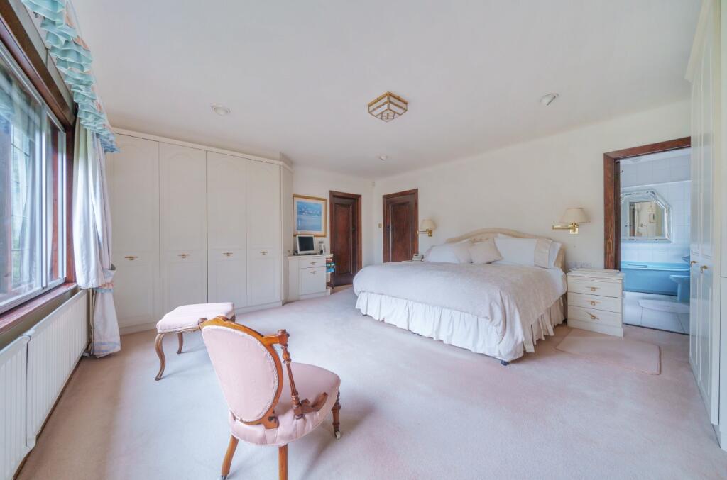 5 bedroom detached house for sale in Chilworth Road, Chilworth