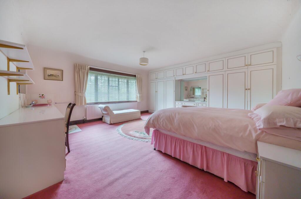 5 bedroom detached house for sale in Chilworth Road, Chilworth