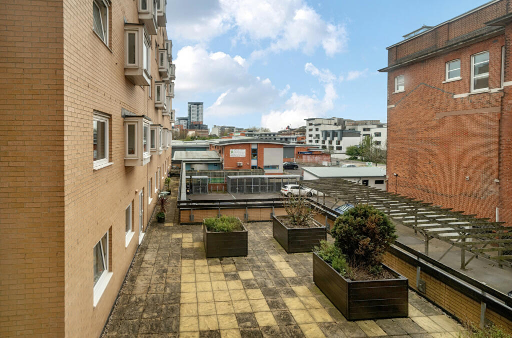 1 bedroom apartment for sale in Anglesea Terrace, Southampton