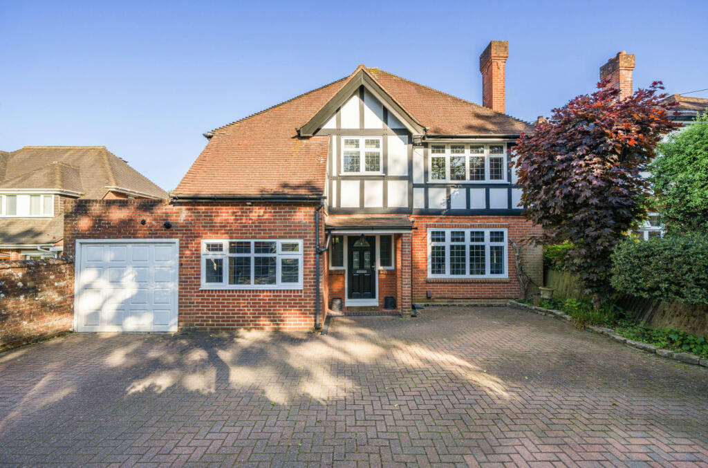 4 bedroom detached house for sale in Chetwynd Road, Bassett, Southampton, SO16