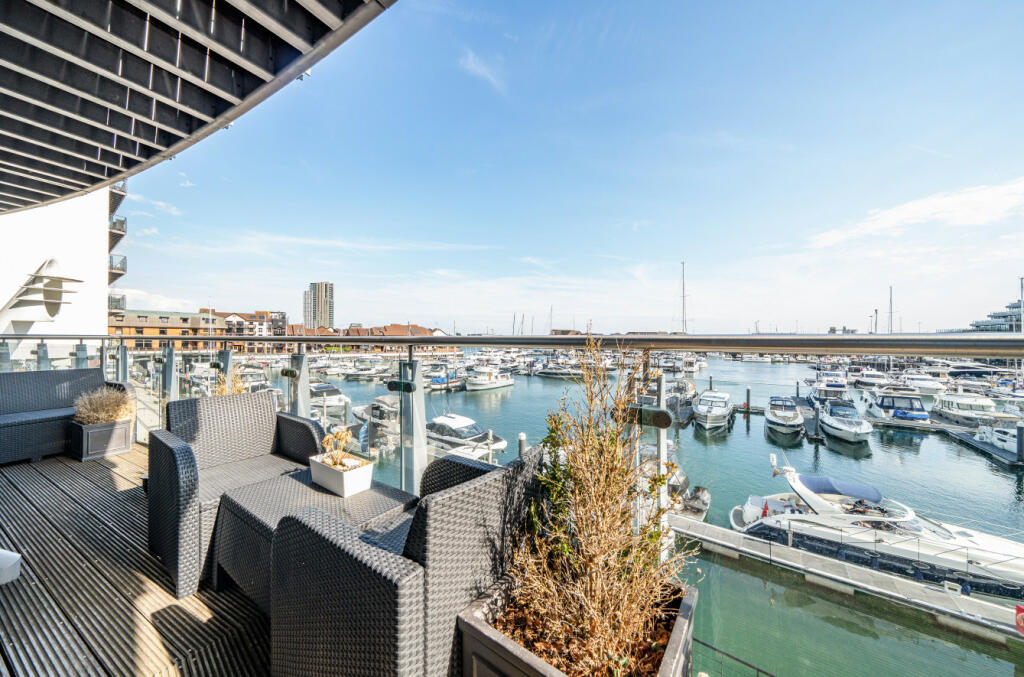 2 bedroom apartment for sale in Channel Way, Ocean Village, Southampton, Hampshire, SO14