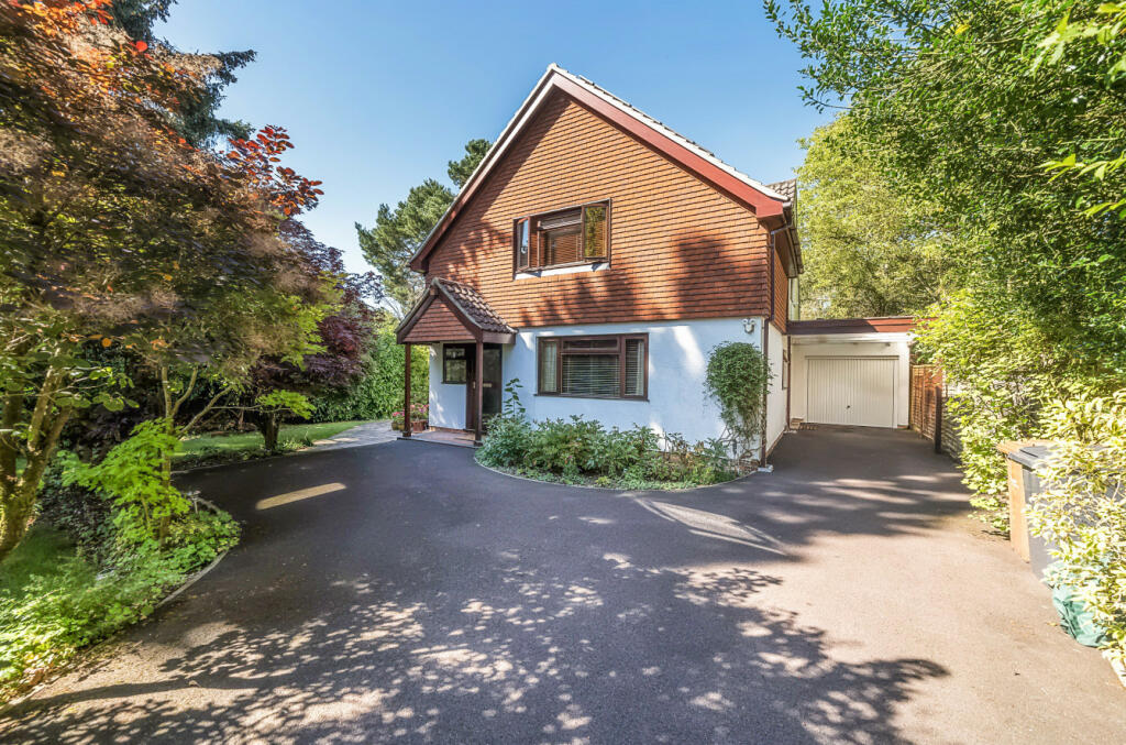4 bedroom detached house for sale in Hutwood Road, Chilworth, Southampton, Hampshire, SO16