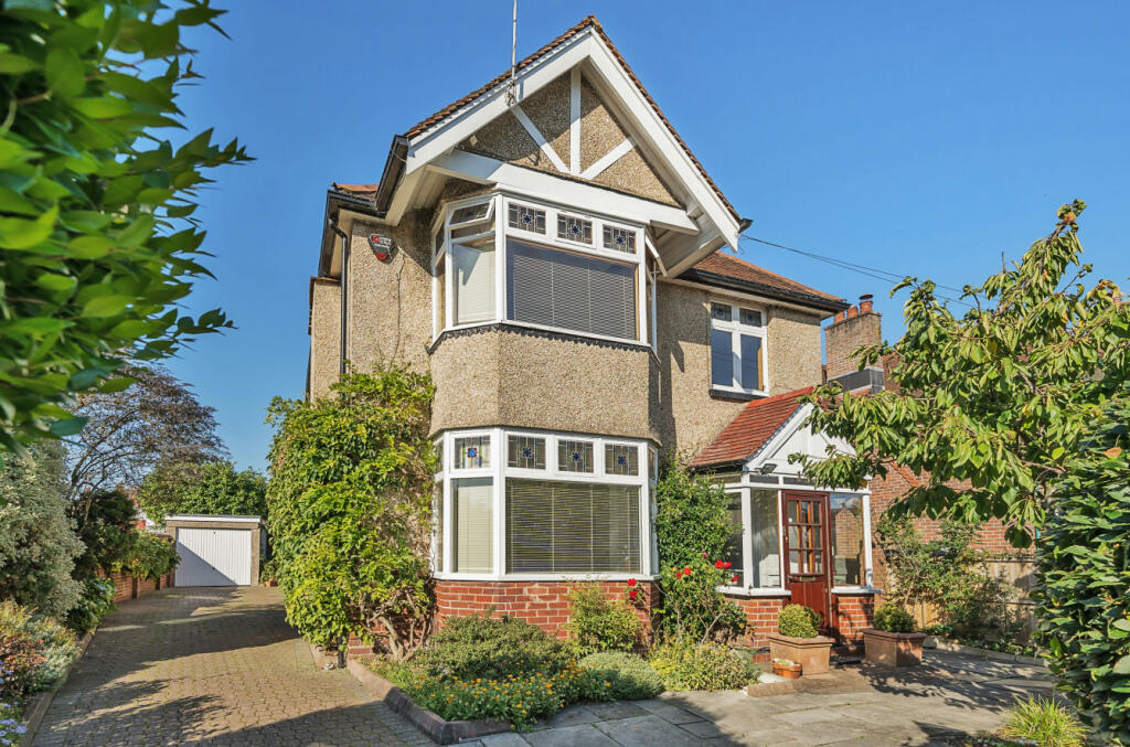 4 bedroom detached house for sale in Bellemoor Road, Upper Shirley, Southampton, Hampshire, SO15