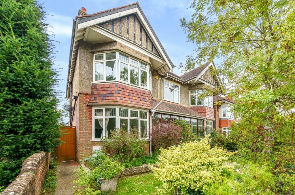 5 bedroom detached house for sale in Leigh Road, Highfield, Southampton, Hampshire, SO17