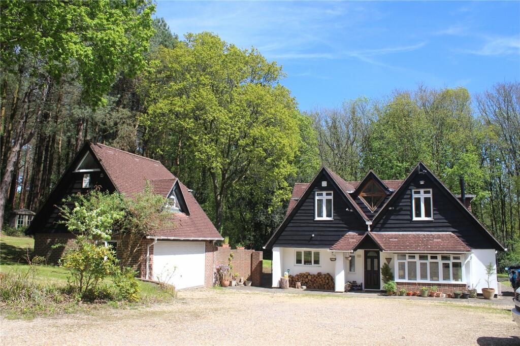 5 bedroom detached house for sale in Roman Road West, Chilworth, Southampton, SO16