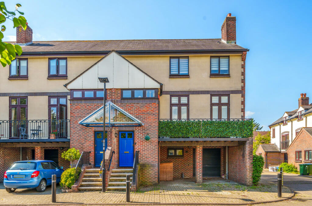 5 bedroom end of terrace house for sale in Mayfair Gardens, Banister Park, Southampton, Hampshire, SO15