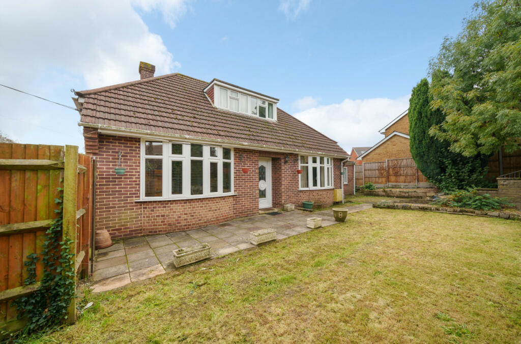 5 bedroom bungalow for sale in Botley Road, Sholing, Southampton