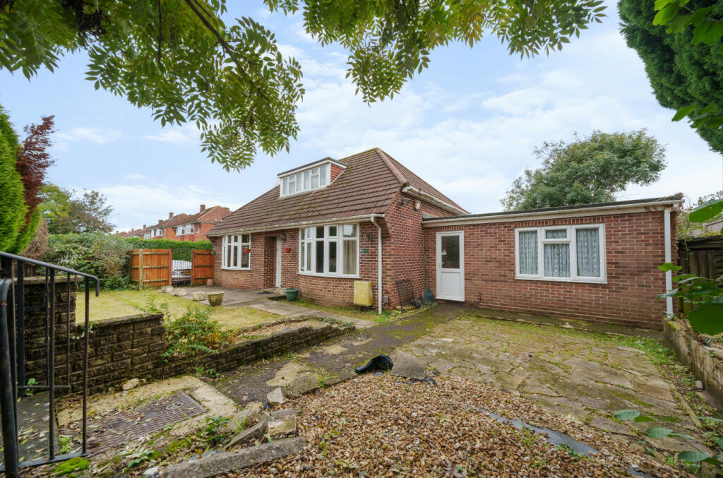5 bedroom bungalow for sale in Botley Road, Sholing, Southampton