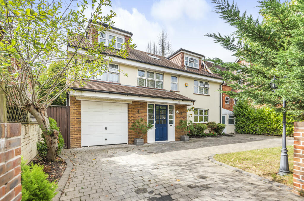 6 bedroom detached house for sale in Westbourne Crescent, Highfield, Southampton, Hampshire, SO17
