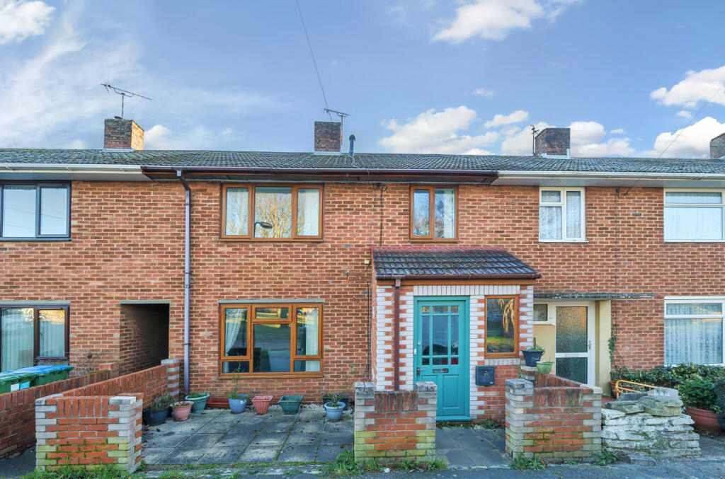 3 bedroom terraced house for sale in Sedbergh Road, Millbrook, Southampton, Hampshire, SO16