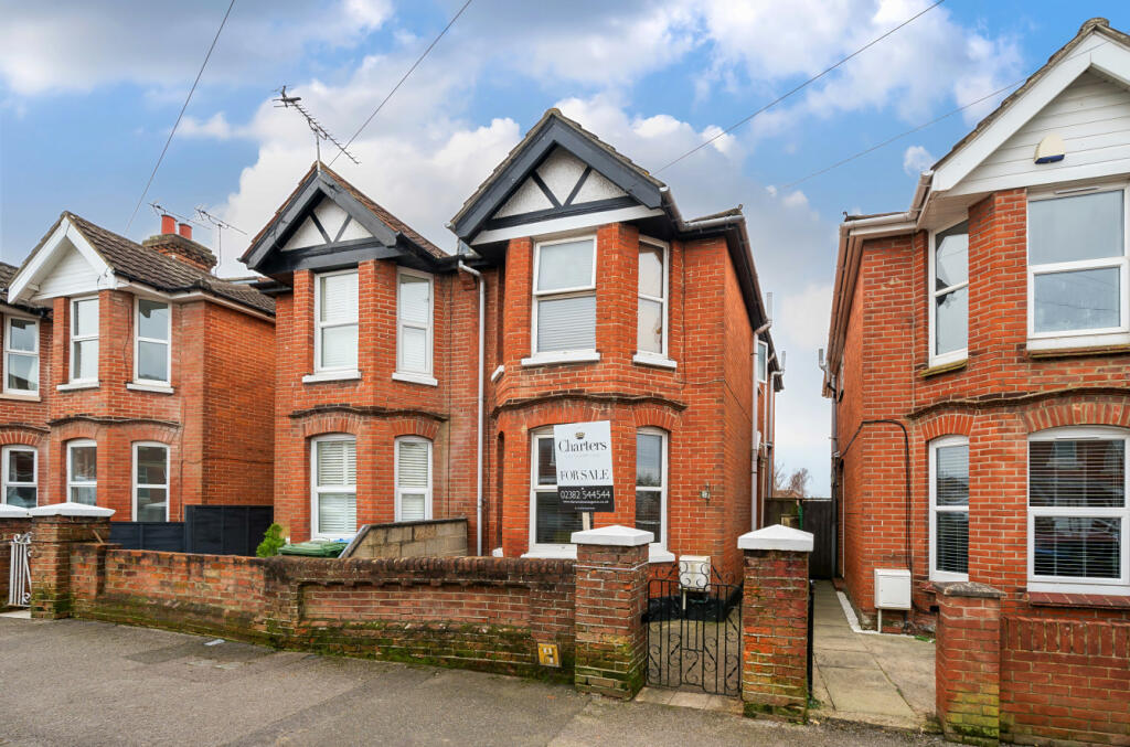 3 bedroom semidetached house for sale in Whitelaw Road, Freemantle, Southampton, Hampshire, SO15