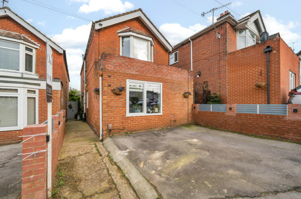 3 bedroom detached house for sale in St. Catherines Road, Bitterne Park