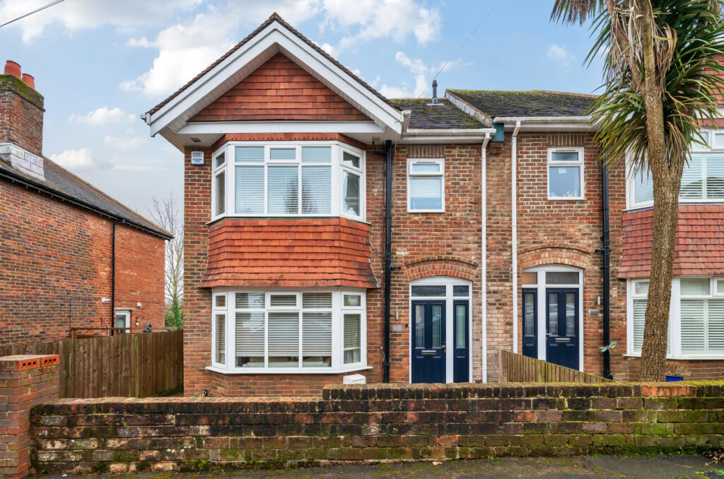 3 bedroom semi-detached house for sale in Grosvenor Gardens, Highfield, Southampton, SO17