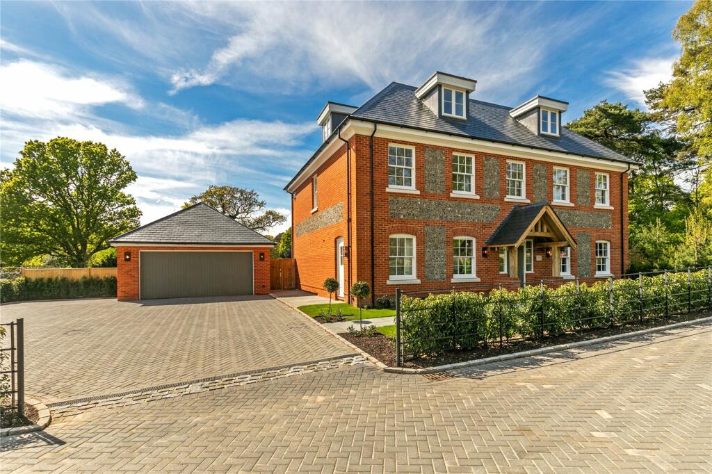 6 bedroom detached house for sale in Gainsbrooke, Chilworth Road, Chilworth, Southampton, SO16