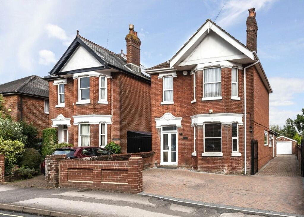 4 bedroom detached house for sale in Shaftesbury Avenue, Highfield, Southampton, Hampshire, SO17