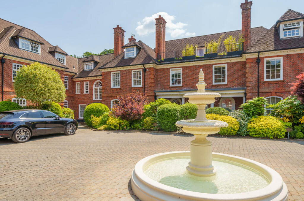 2 bedroom apartment for sale in Bracken Place, Chilworth, Southampton, Hampshire, SO16