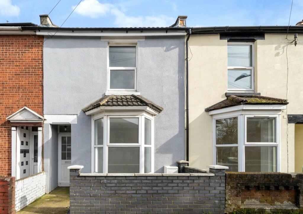 3 bedroom terraced house for sale in Radcliffe Road, Northam, Southampton, Hampshire, SO14