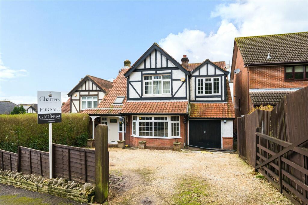 4 bedroom detached house for sale in Midanbury Lane, Bitterne Park, Southampton, Hampshire, SO18