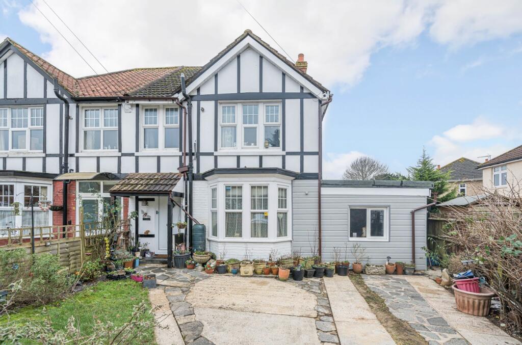 6 bedroom semi-detached house for sale in Clifton Road, Regents Park, Southampton, Hampshire, SO15