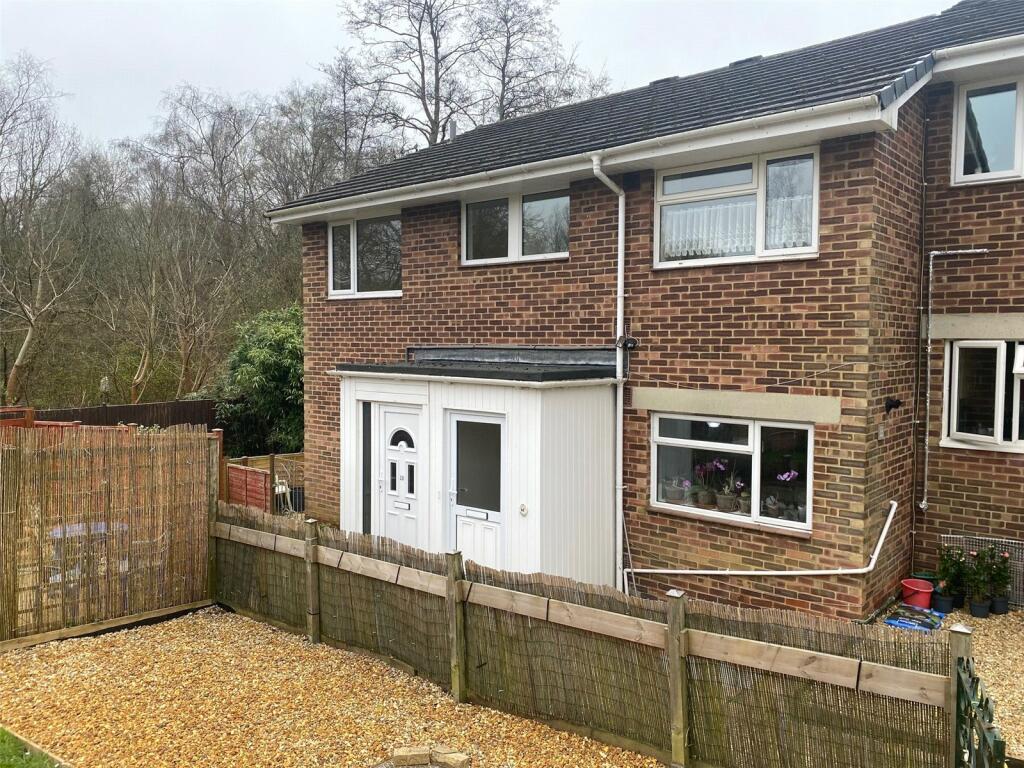 2 bedroom maisonette for rent in Silver Birch Close, Southampton, Hampshire, SO19
