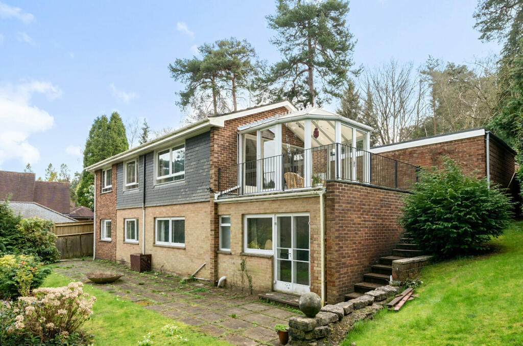 4 bedroom detached house for sale in Hadrian Way, Chilworth, Southampton, Hampshire, SO16