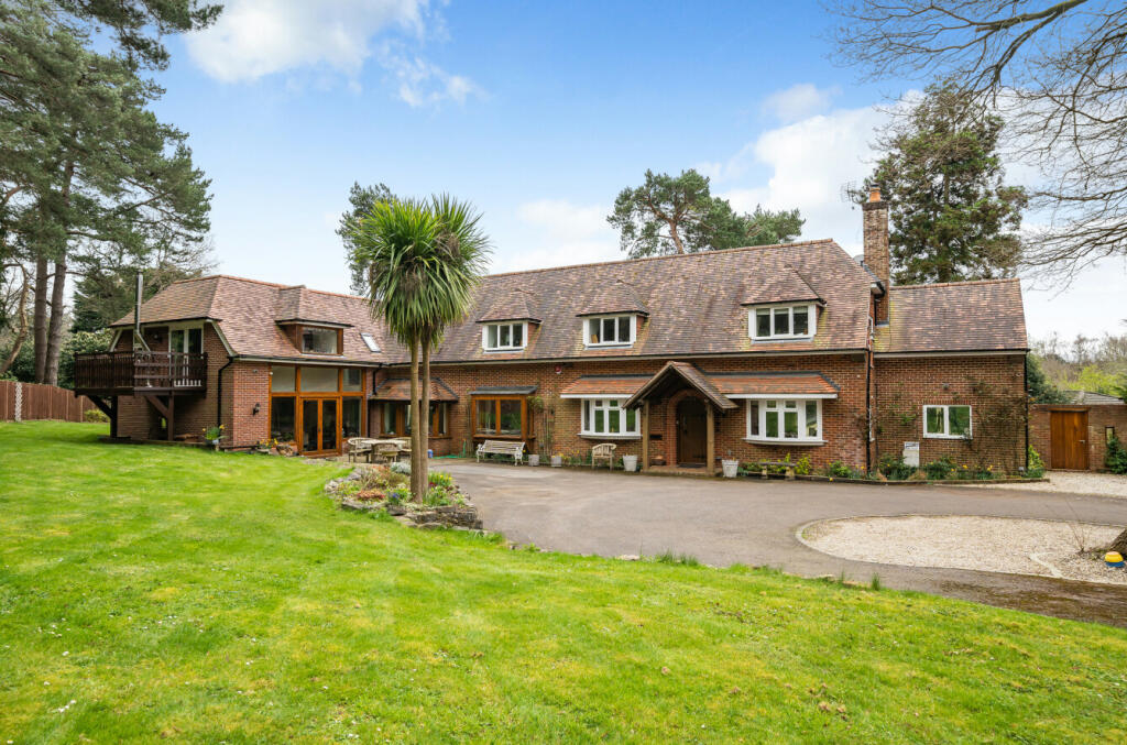 5 bedroom detached house for sale in Chilworth Road, Chilworth, Southampton, Hampshire, SO16