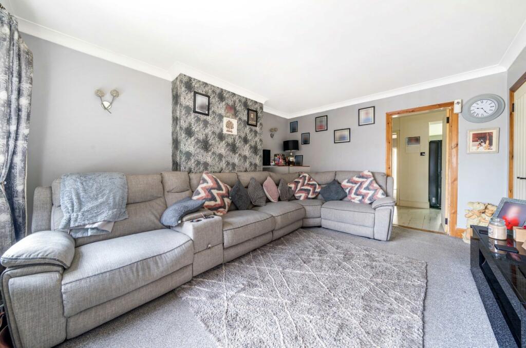 5 bedroom semi-detached house for sale in Lobelia Road, Bassett Green, Southampton, Hampshire, SO16