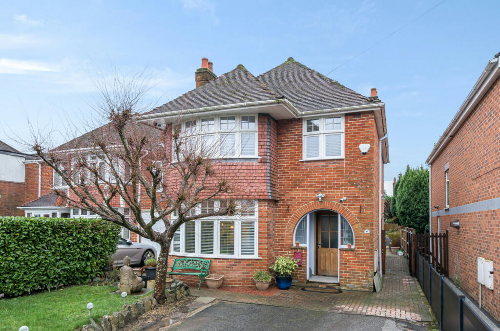 3 bedroom detached house for sale in Tower Gardens, Bassett, Southampton, Hampshire, SO16