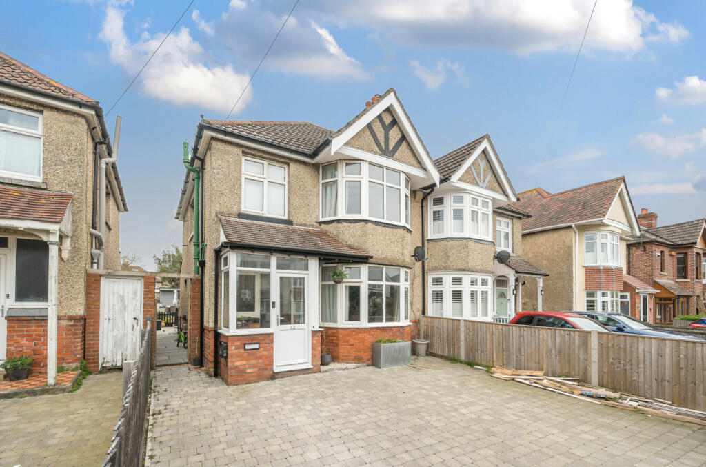 3 bedroom semi-detached house for sale in Treeside Road, Shirley, Southampton, Hampshire, SO15