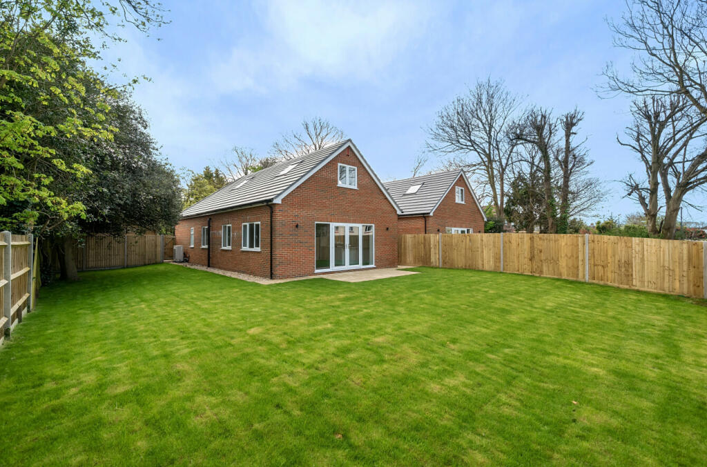3 bedroom detached house for sale in Portsmouth Road, Woolston, Southampton, Hampshire, SO19
