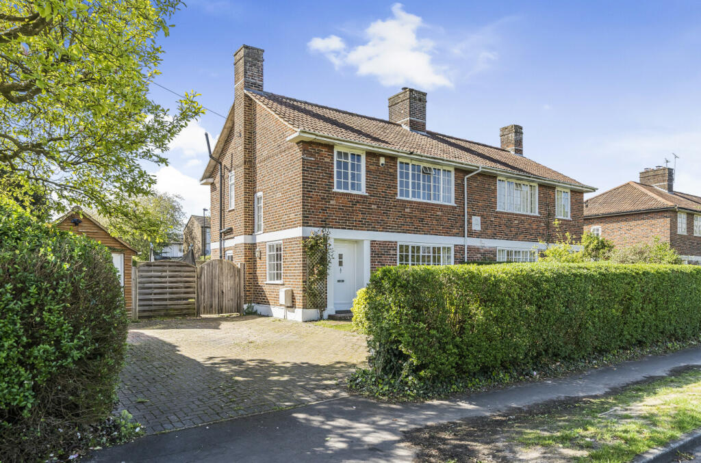 3 bedroom semi-detached house for sale in Leaside Way, Bassett, Southampton, Hampshire, SO16