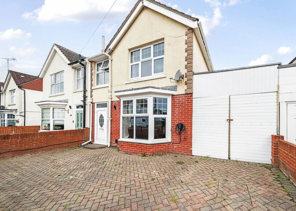 4 bedroom semi-detached house for sale in Claremont Road, Regents Park, Southampton, Hampshire, SO15