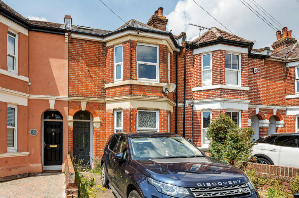 4 bedroom terraced house for sale in Atherley Road, Shirley