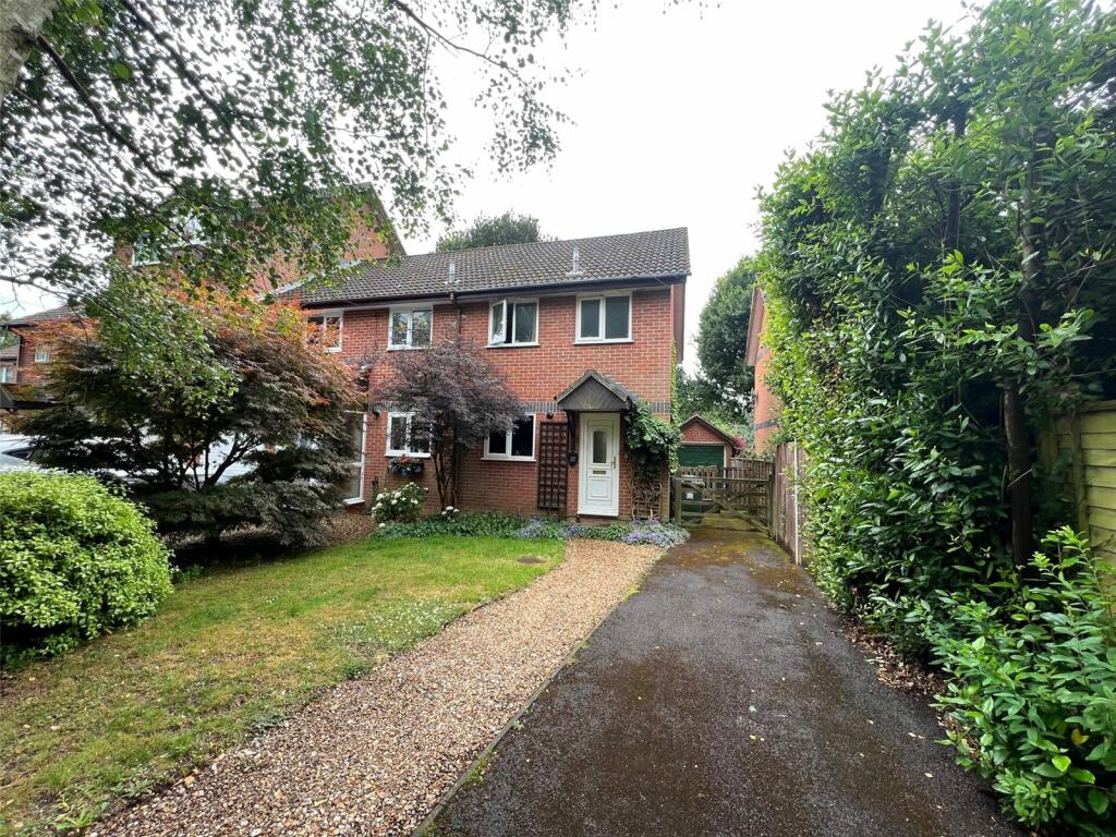 3 bedroom end of terrace house for rent in The Badgers, Netley Abbey
