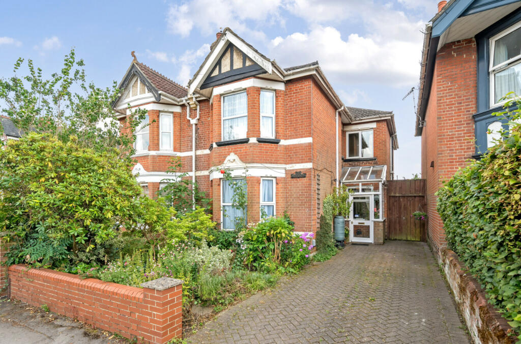 Main image of property: Bellemoor Road, Upper Shirley, Southampton, Hampshire, SO15