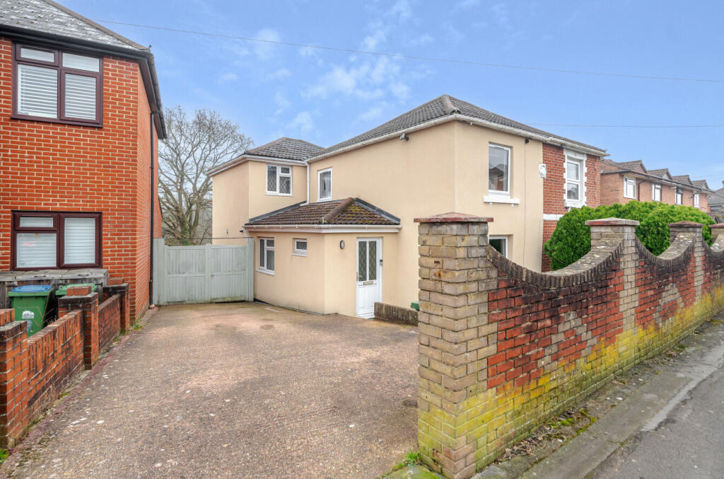 Main image of property: Middle Road, Sholing, Southampton, Hampshire, SO19