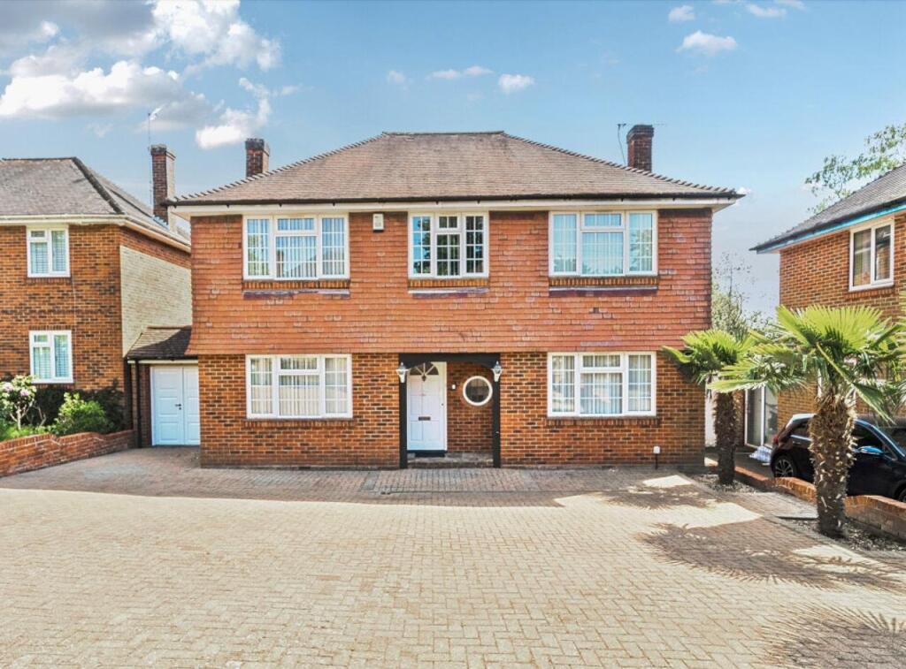 Main image of property: Denbigh Gardens, Bassett, Southampton, Hampshire, SO16