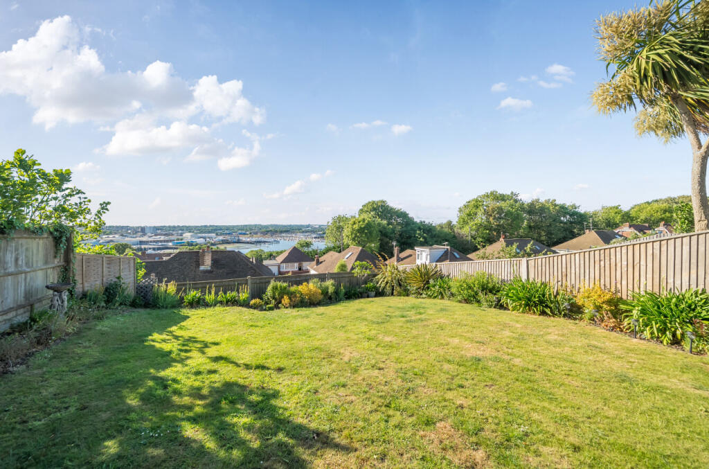 Main image of property: Peartree Avenue, Bitterne, Southampton, Hampshire, SO19